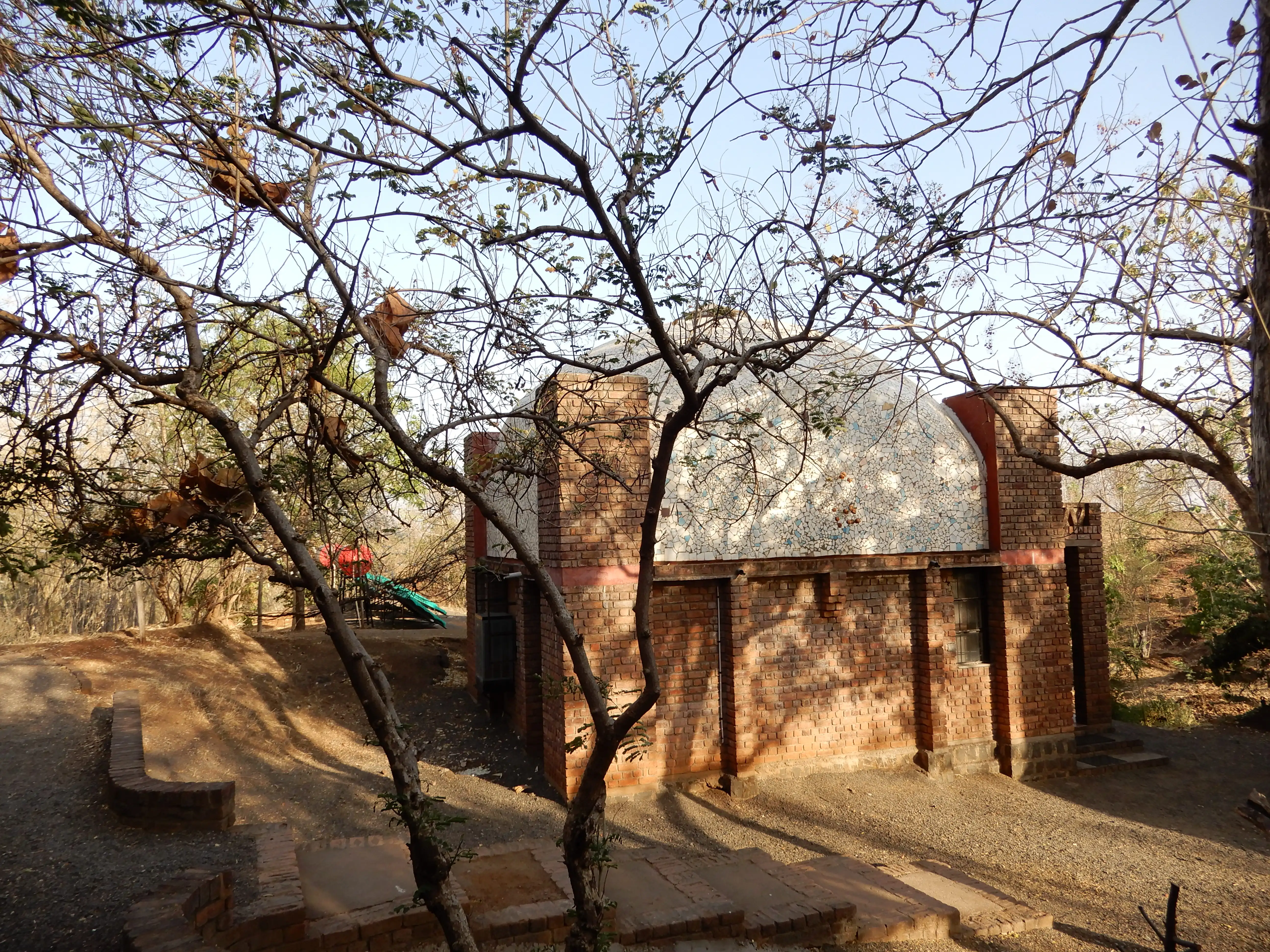Lecture-Hall-in-Summer